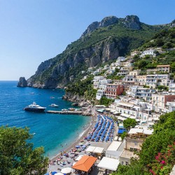 Гармония городских улиц и моря в вдохновении природы