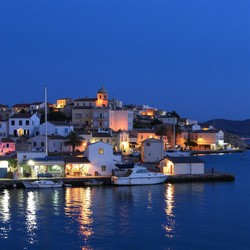 Ранние часы у берега и пробуждение воды